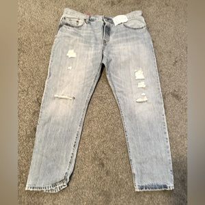 Levi’s BRAND NEW WITH TAGS straight leg light distressed jeans